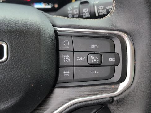 Used 2024 Jeep Wagoneer L Series II RWD image 23