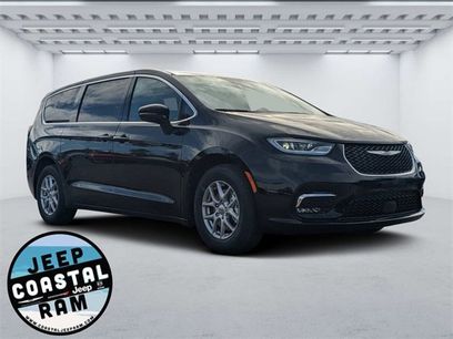 New 2025 Chrysler Pacifica Select