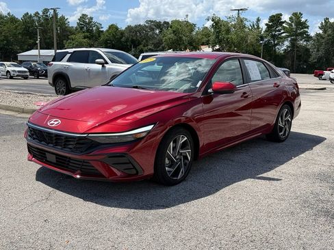 Used 2025 Hyundai Elantra SEL FWD image 3