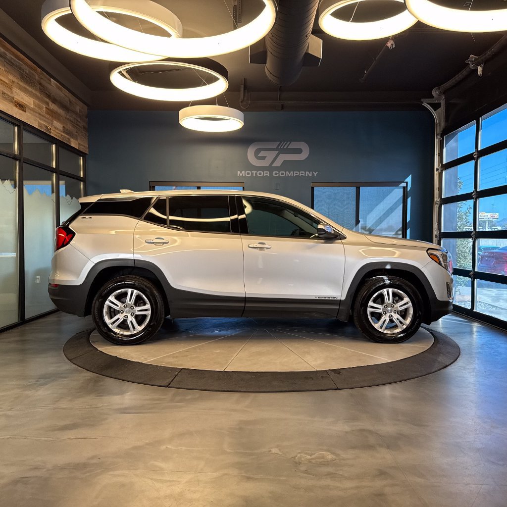 Used 2020 GMC Terrain SLE AWD/4WD image 2