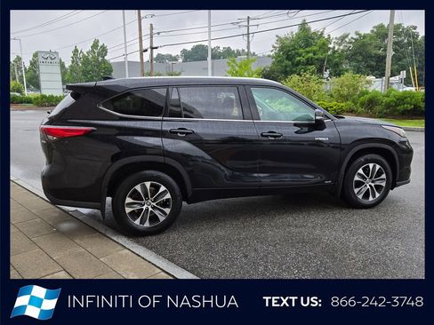 Used 2020 Toyota Highlander XLE AWD/4WD image 16