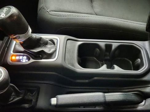 Used 2018 Jeep Wrangler Unlimited Sport S AWD/4WD image 16