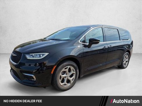 Used 2024 Chrysler Pacifica Limited FWD image 1