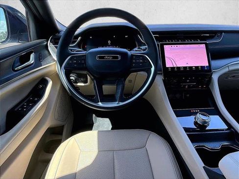 Used 2025 Jeep Grand Cherokee Limited w/ Luxury Tech Group II RWD image 7