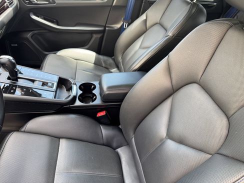 Used 2022 Porsche Macan AWD/4WD image 19