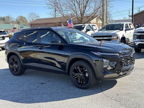 New 2026 Chevrolet Trax ACTIV w/ Driver Confidence Package image 2