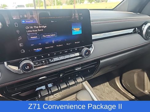 Used 2023 Chevrolet Colorado Z71 w/ Z71 Convenience Package 2 AWD/4WD image 18