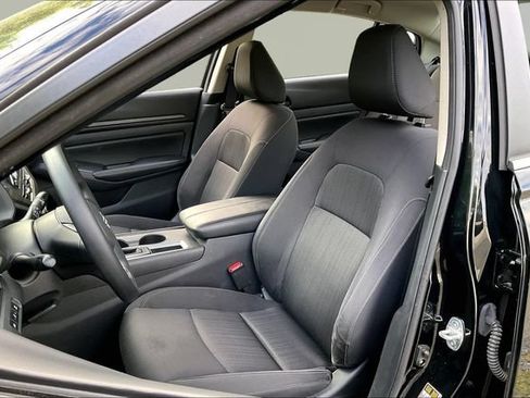 Used 2025 Nissan Altima 2.5 SV FWD image 15