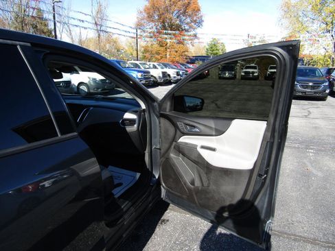 Used 2018 Chevrolet Equinox LS FWD image 25