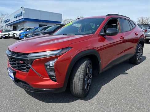 Certified 2024 Chevrolet Trax RS w/ Sunroof Package image 5