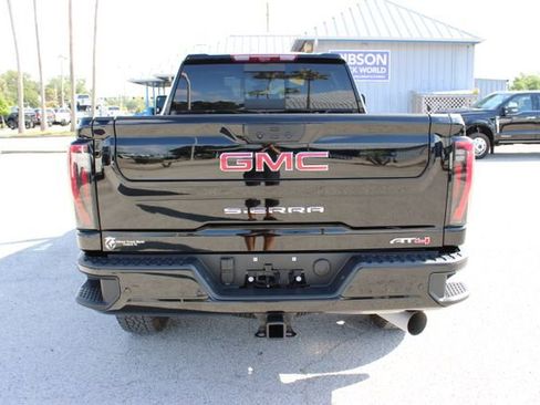 Used 2025 GMC Sierra 2500 AT4 w/ AT4 Premium Plus Package AWD/4WD image 9