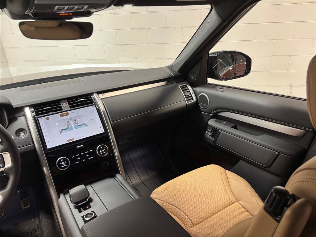 New 2026 Land Rover Discovery Limited Edition AWD/4WD image 35