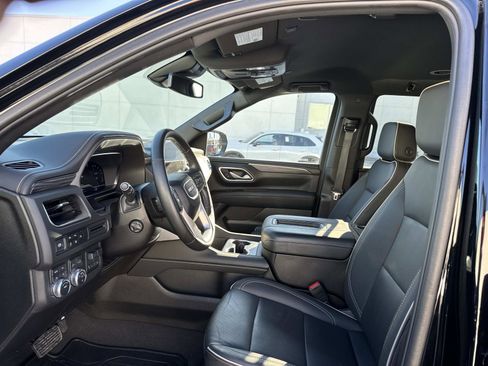 Used 2024 GMC Yukon SLT w/ SLT Luxury Package image 20