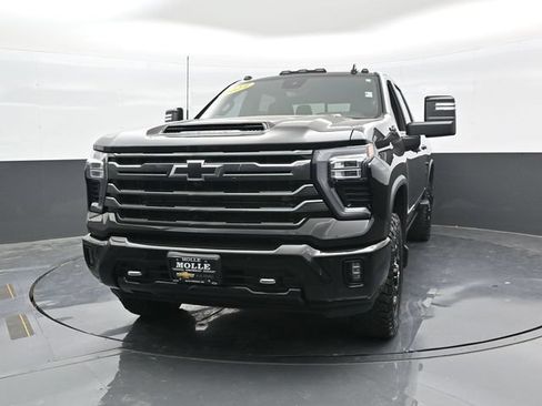 Used 2024 Chevrolet Silverado 2500 High Country w/ Midnight Edition AWD/4WD image 2