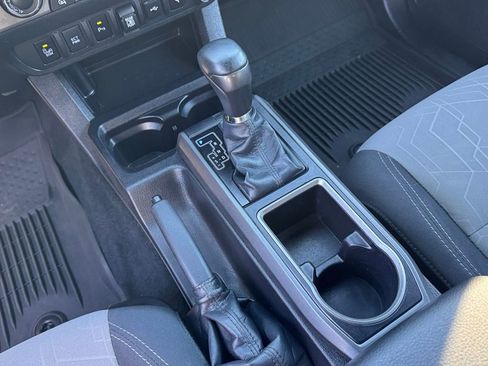 Used 2023 Toyota Tacoma TRD Off-Road image 17