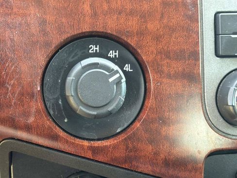 Used 2011 Ford F250 King Ranch w/ King Ranch w/Chrome Pkg AWD/4WD image 17