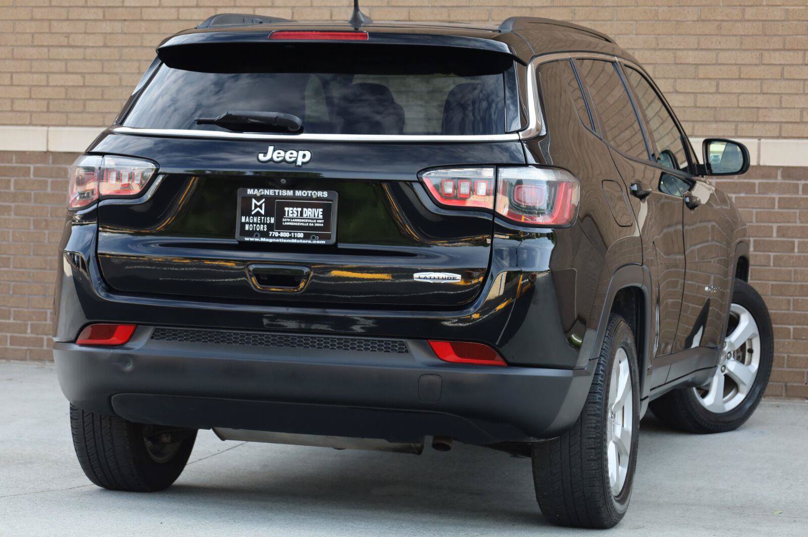 Used 2019 Jeep Compass Latitude FWD image 11
