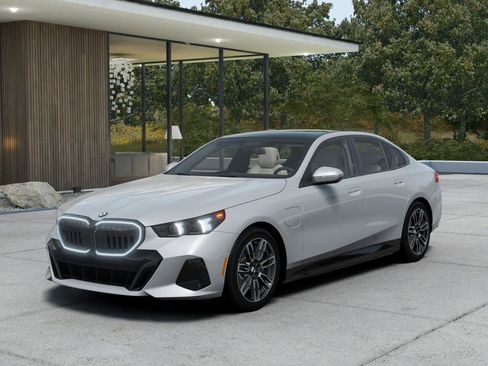 New 2027 BMW 550e xDrive image 1