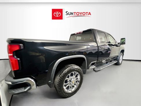 Used 2024 Chevrolet Silverado 2500 LTZ w/ LTZ Plus Package AWD/4WD image 4