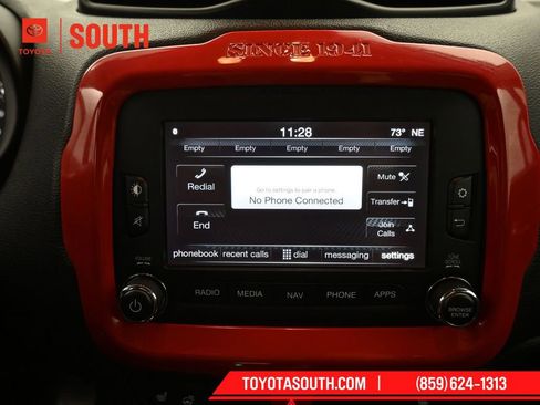 Used 2017 Jeep Renegade Trailhawk w/ Premium Trailhawk Package image 16