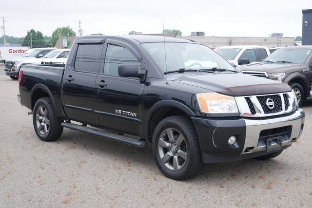 Used 2015 Nissan Titan SV w/ SV Value Truck Package AWD/4WD image 6