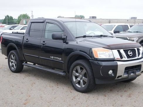 Used 2015 Nissan Titan SV w/ SV Value Truck Package AWD/4WD image 6