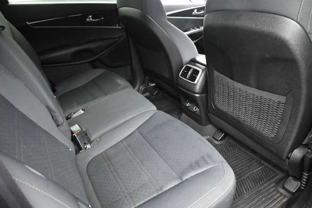 Used 2016 Kia Sorento FWD image 10