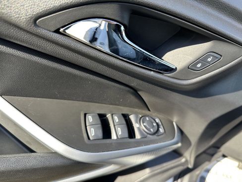 Used 2025 Chevrolet Trax RS w/ Driver Confidence Package image 7