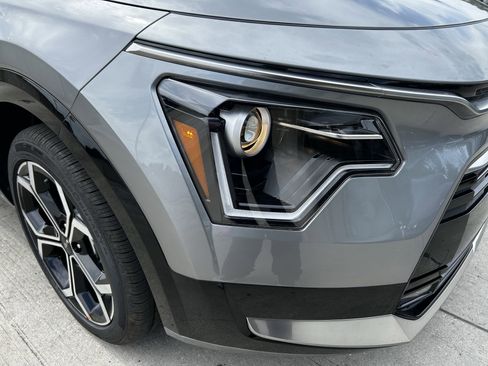 New 2025 Kia Niro EX Touring image 7