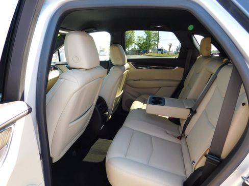 Used 2019 Cadillac XT5 FWD image 12