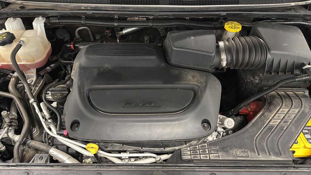 Used 2024 Chrysler Pacifica Touring-L FWD image 28