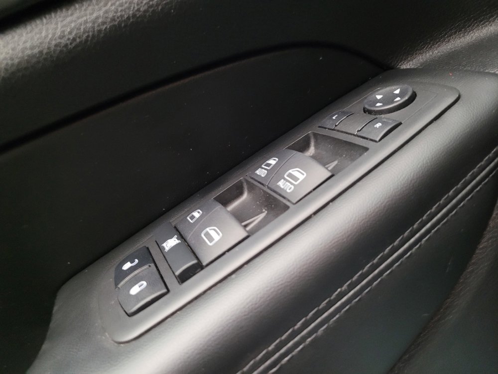 Used 2021 Jeep Grand Cherokee Laredo AWD/4WD image 27