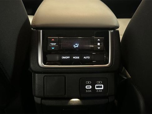 Used 2024 Subaru Ascent Premium w/ Convenience Package image 21