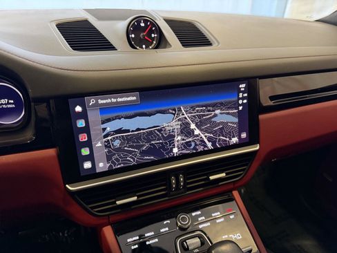 Used 2022 Porsche Cayenne S image 23