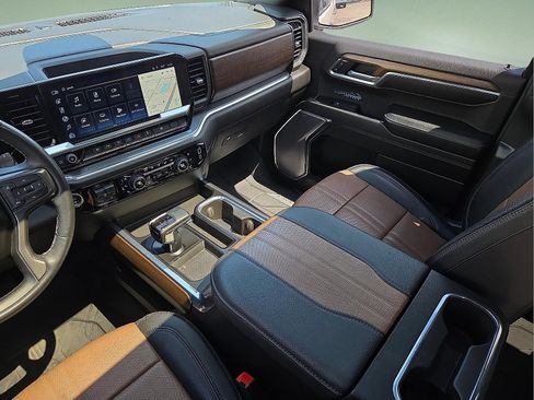 Used 2023 Chevrolet Silverado 1500 High Country w/ High Country Premium Package AWD/4WD image 19