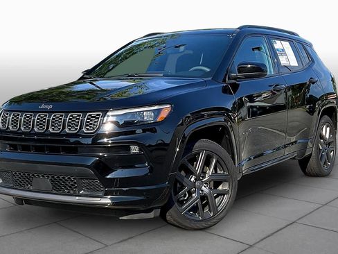 Used 2024 Jeep Compass Limited w/ High Altitude Package AWD/4WD image 2