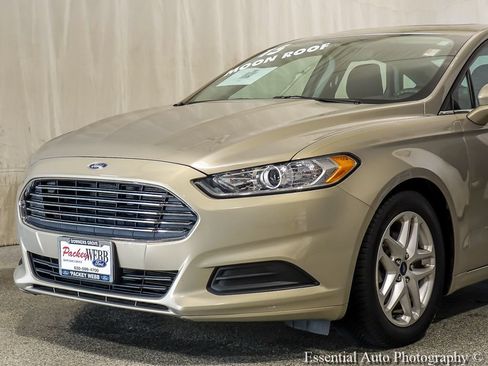 Used 2015 Ford Fusion SE FWD image 3