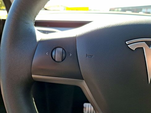 Used 2022 Tesla Model Y Performance AWD/4WD image 17