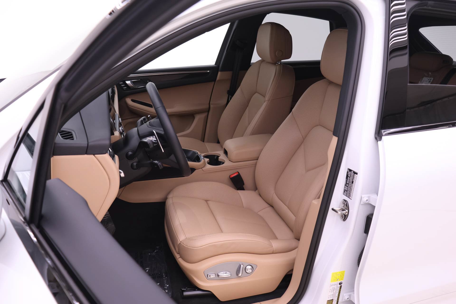 Used 2026 Porsche Macan AWD/4WD image 5