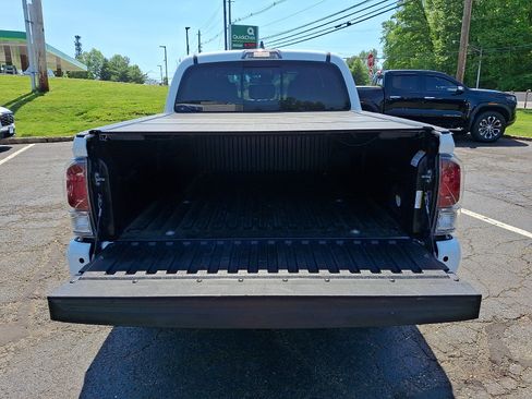 Used 2020 Toyota Tacoma TRD Off-Road w/ Technology Package AWD/4WD image 30