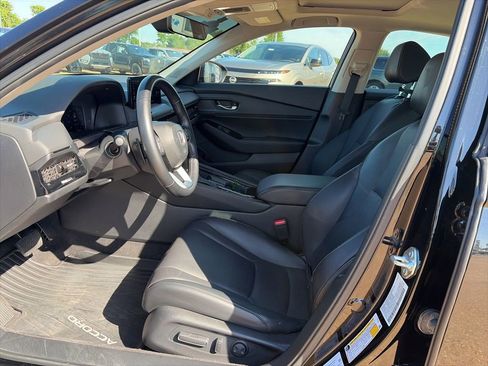 Used 2024 Honda Accord Touring image 7