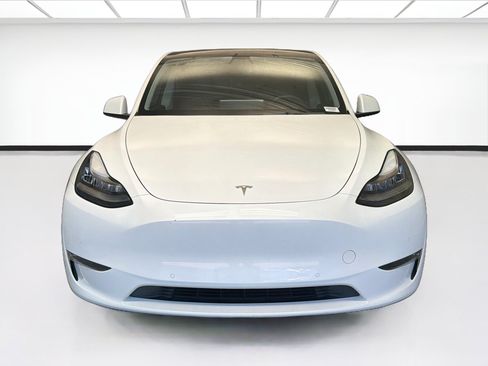 Used 2022 Tesla Model Y Long Range AWD/4WD image 2
