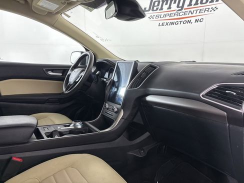 Used 2023 Ford Edge SE image 25