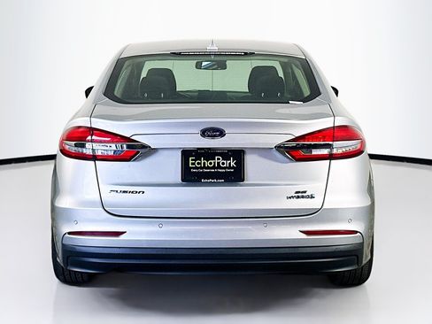 Used 2019 Ford Fusion SE FWD image 7
