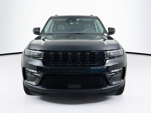 Used 2023 Jeep Grand Cherokee Limited w/ Black Appearance Package AWD/4WD image 2