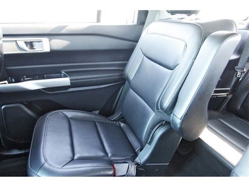 Used 2020 Ford Explorer XLT w/ Equipment Group 202A image 11