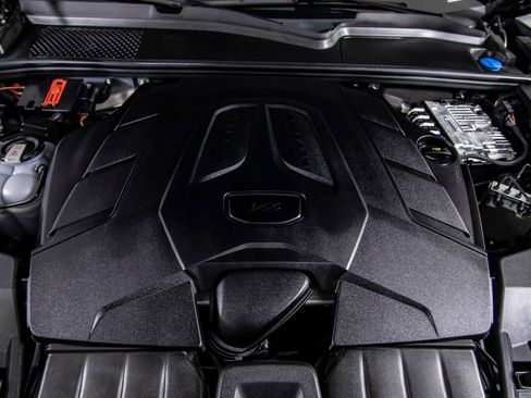 Used 2024 Porsche Cayenne Coupe image 49