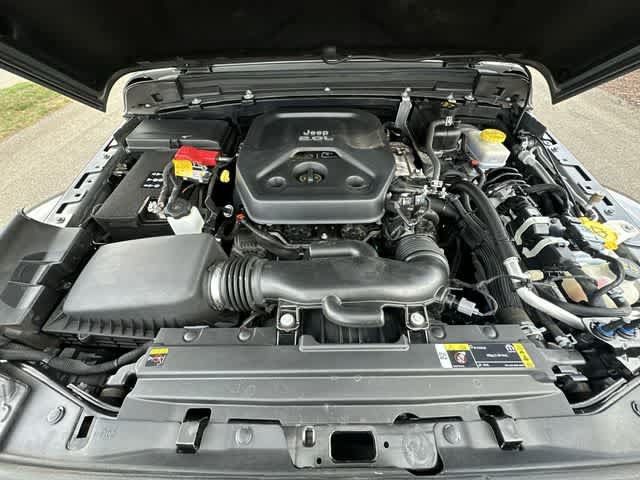 Used 2022 Jeep Wrangler Unlimited Sahara w/ LED Lighting Group AWD/4WD image 24
