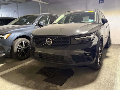 Used 2024 Volvo XC40 B5 Plus w/ Climate Package AWD/4WD image 1