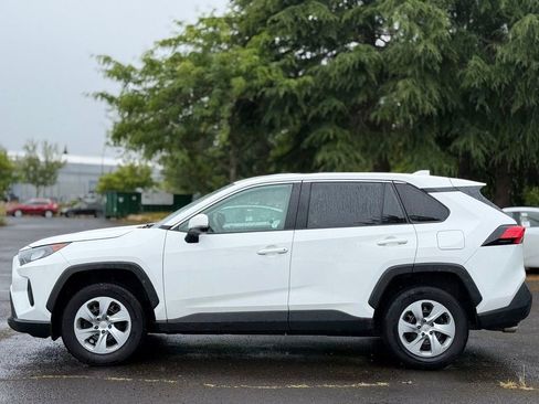 Used 2022 Toyota RAV4 LE AWD/4WD image 2